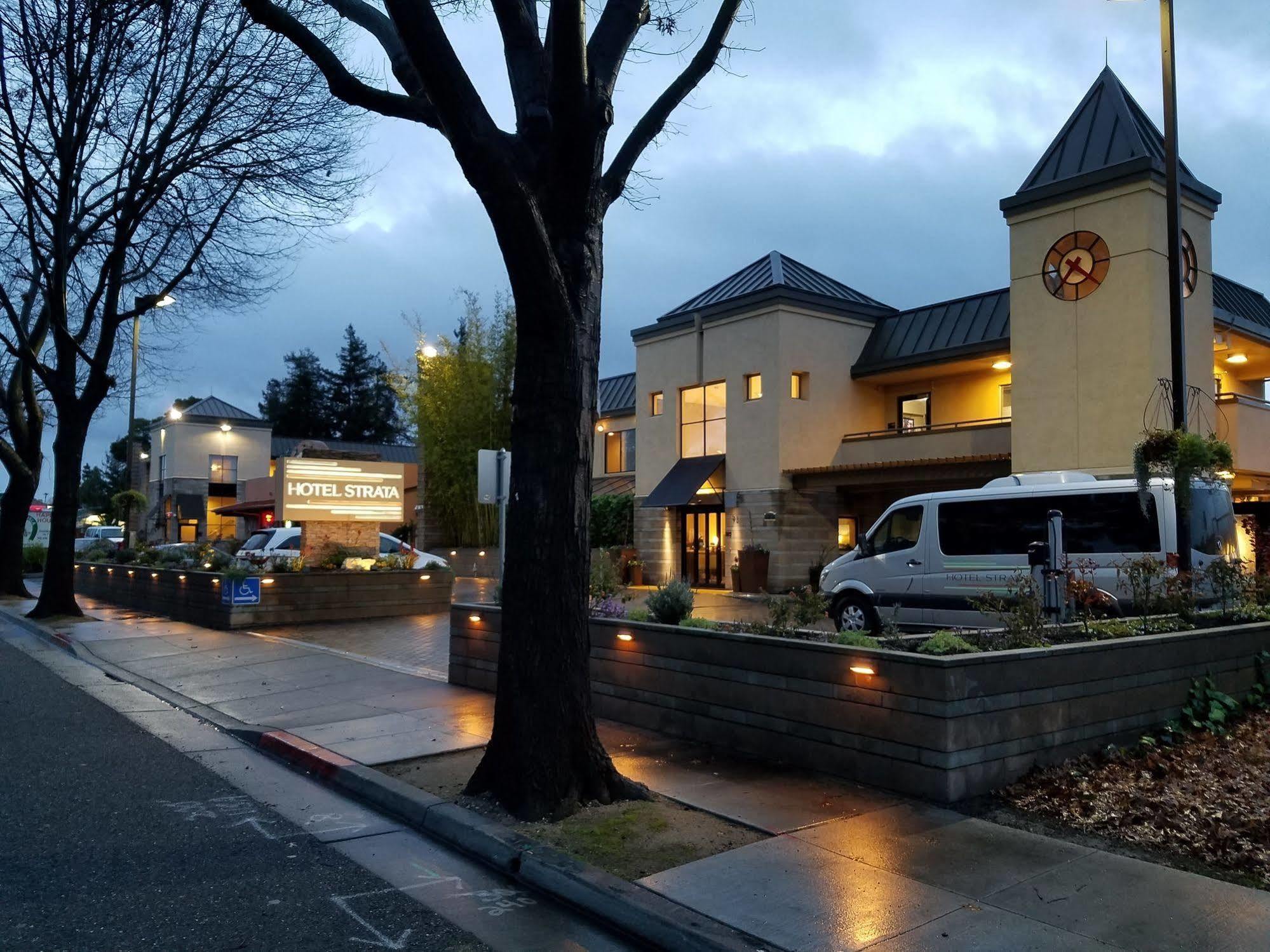 Hotel Strata Mountain View Zewnętrze zdjęcie